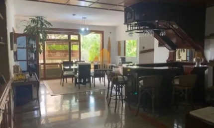 Alto da lapa - casa em de 400m² com 4 quartos, 2 suites, piscina e 4 vagas.