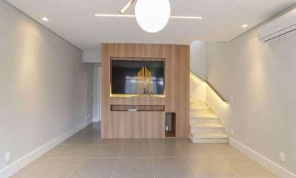 INDIANÓPOLIS, CASA SOBRADO DE 140² COM 4 DORMITORIOS, 5 BANHEIROS  E 2 VAGAS DE GARAGEM.