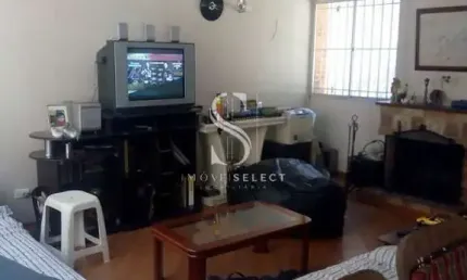 CIDADE ADEMAR - CASA TÉRREA COM 300M², POSSUINDO 4 DORMITÓRIOS SENDO 1 SUÍTE, 1 SALA E 3 VAGAS.