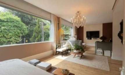 Pacaembu, Casa Residencial de 657m² com 4 dormitórios, 3 suítes, 8 vagas.