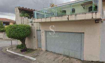 CASA ASSOBRADADA RESIDENCIAL DE 258M² COM 3 DORMITÓRIOS,5 BANHEIROS E 3 VAGAS Á VENDA NO CAMPO LIMPO