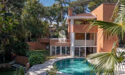 Chácara Flora - Casa de 3000m² com 5 suites e 10 vagas.