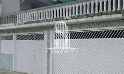 Sobrado com 300m², 4 dormitório, 3 banheiros, 3 vagas na região do morumbi.