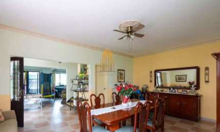 Saúde - Casa Assobradada de 394m² 4 dormitórios, 4 banheiros e 7 vagas de garagem.