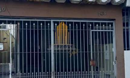 PINHEIROS - CASA ASSOBRADADA DE 56m² COM 2 QUARTOS, QUINTAL, 1 BANHEIRO E NÃO POSSUI VAGA Á VENDA