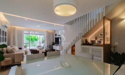 CASA ASSOBRADADA EM VILA MARIANA DE 168m² COM 3 QUARTOS , 1 SUITE E 2 VAGAS Á VENDA