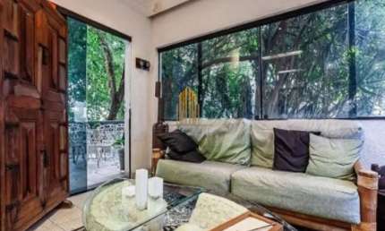 CERQUEIRA CÉSAR - CASA ASSOBRADADA DE 632m² COM 5 DORMITÓRIOS, QUINTAL E 10 VAGAS.