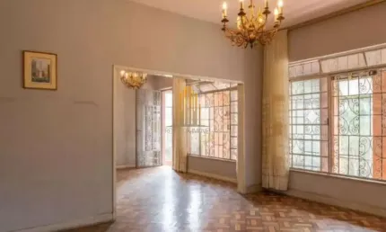 CASA RESIDENCIAL DE 285M²  COM TRÊS DORMITÓRIOS (TRÊS SUÍTES) E DUAS VAGAS Á VENDA NA REGIÃO DA LAPA