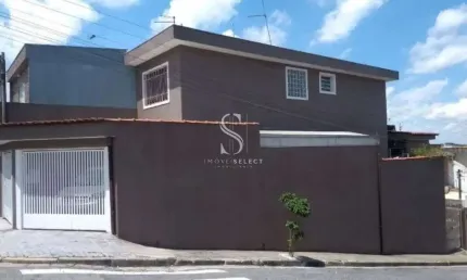 Sacomã - casa de 140m² com 2 quartos, 2 banheiros, quintal e 2 vagas.