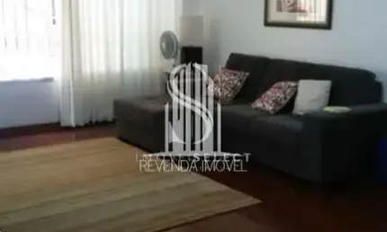 SOBRADO DE 210M² COM TRÊS DORMITÓRIOS (UMA SUÍTE), QUATRO BANHEIROS E DUAS VAGAS Á VENDA CASA SOBRAD