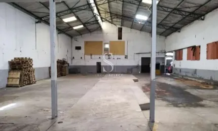 Galpão Comercial/Industrial de 1200m² com 2 banheiros, escritório, 10 vagas na Vila Brasilina - SP.