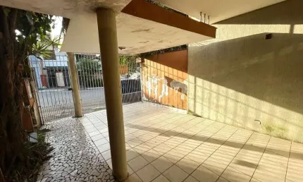 Sobrado de 250m² 3 dormr, 2 banheiros, Edícula, 1 vaga em Campo Belo - São Paulo.