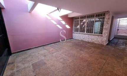 CASA ASSOBRADADA RESIDENCIAL DE 165M²  COM 3 DORMITÓRIOS , 4 BANHEIROS E 2 VAGAS Á VENDA NO BROOKLIN