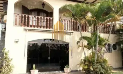 Casa assobradada em alto da lapa de 650m² com 4 suites, 5 banheiros, piscina e 5 vagas á venda
