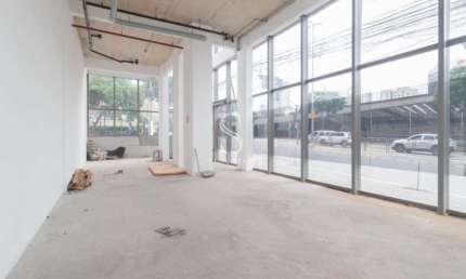 Condomínio VN Vergueio na Liberdade, Loja Comercial de 643,02m² com 1 banheiro, sem vaga.
