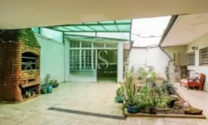 Casa assobradada com 240m². possui:  3 dormes, banheiro social e 4 vagas. no bairro - alto da lapa.