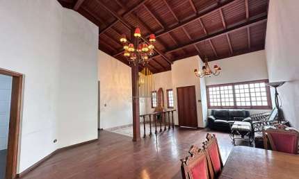 Sumarezinho - Casa de 300m² com 3 suites, 6 banheiros e 4 vagas