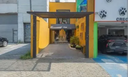 Sobrado Comercial em Indianópolis de 240m² com 5 salas, 4 banheiros e 1 vaga á venda