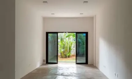 Edifício office garden - sala comercial de 125m² com recepção, copa, 3 banheiros, terraço e 1 vaga.