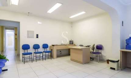 CASA COMERCIAL ASSOBRADADA ADAPTADA PARA CLINICA MEDICA - 220M2 CONSTRUÍDOS 11 SALAS COM AR COND 7 B