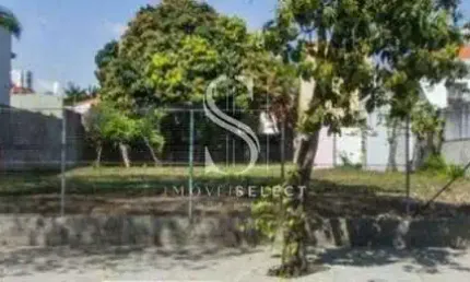 Terreno com 945m², possui 20 metros de frente por 50 metros de fundo, à venda na região de jardins.