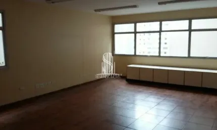 CONJUNTO COMERCIAL COM 1 BANHEIRO, 1 VAGA DE GARAGEM NA REGIÃO DO JARDIM PAULISTA EM SÃO PAULO .
