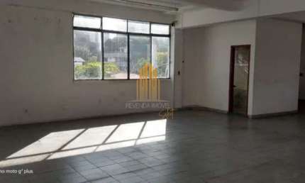 Galpão de 1.931m2 de área construída, em vão livrem com seis vagas, dois banheiros, no Morumbi