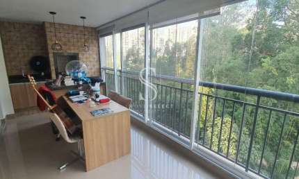 Apartamento 215m²,  3 suítes e um quarto solteiro, cozinha ampla, sala de estar e jantar ampla . Con
