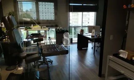 Conjunto comercial bem localizado de 46m², com 2 banheiros e 1 vaga, á venda na região de pinheiros.