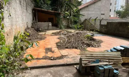 ÓTIMA OPORTUNIDADE - TERRENO À VENDA  DE 176M² DE ESPAÇO AMPLO PARA CONSTRUÇÃO LOCALIZADO NA LAPA.