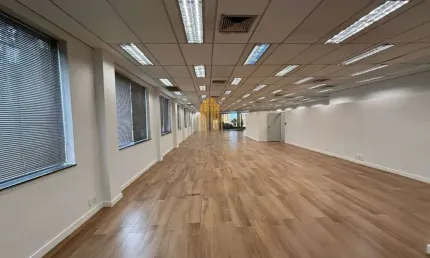Ponto comercial á Venda, AV. BRIGADEIRO FARIA LIMA . 579M² - 2 salas,  3  banheiros 1 copa