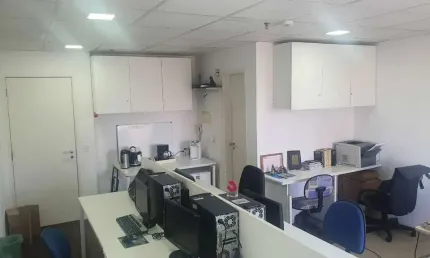 Sala comercial, saúde - de 39m² com 1 banheiro, 2 vagas, piso elevado e ar condicionado