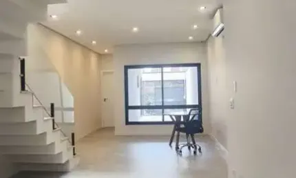 Vila Nova Conceição - Casa de 160m² com 2 suites, 3 banheiros e 2 vagas grandes