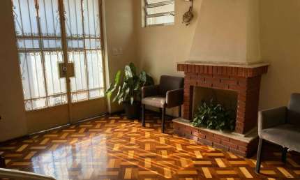 Planalto Paulista, Casa Residencial à venda de 216m²  com 4 suítes, 5 banheiros, 4 vagas de garagem.