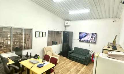 Lapa, Galpão Comercial de 370m² com 3 salas, 5 banheiros.