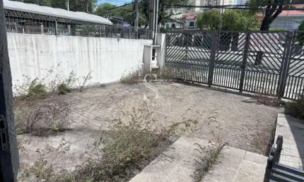 Vila monumento - prédio comercial à venda com 700m² e 1.300m² de terreno.