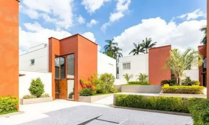 Condomínio Porto Fino, Casa à venda com 4 suítes, piscina e 5 vagas. Conforto, sofisticação e lazer
