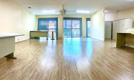 Edifício Morumbi Business Center - Conjunto Comercial de 250m² com 14 salas, 2 banheiros e 5 vagas.
