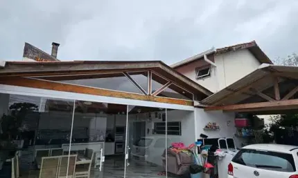 Sobrado Bairro Alto 140 m , 04 quartos, sendo 01 no térreo, averbado, 03 vagas, jardim R 560 mil
