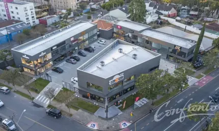 Ponto comercial para alugar na Avenida dos Estados, 1066, Água Verde, Curitiba, 66 m2