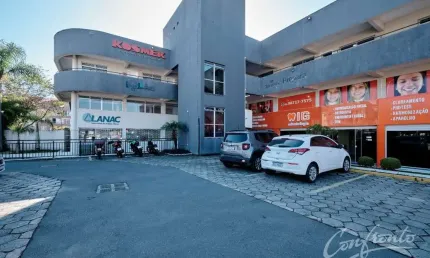 Sala comercial para alugar na Avenida Brasília, 6131, Novo Mundo, Curitiba, 80 m2 por R$ 3.800