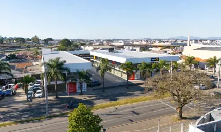 Ponto comercial para alugar na Avenida Iraí, 245, Weissópolis, Pinhais, 108 m2 por R$ 8.100