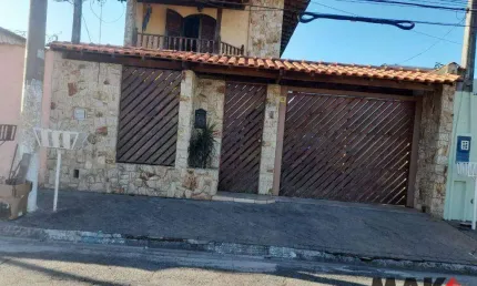 Sobrado à venda, 211 m² por R$ 850.000,00 - Vila Figueira - Suzano/SP