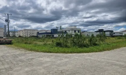 Terreno em palhoça no green village com 300m2 | viabilidade para 4 pavimentos