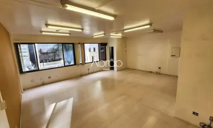 Sala Comercial à Venda no Centro de Curitiba – 49 m² na Av. Visconde do Rio Branco
