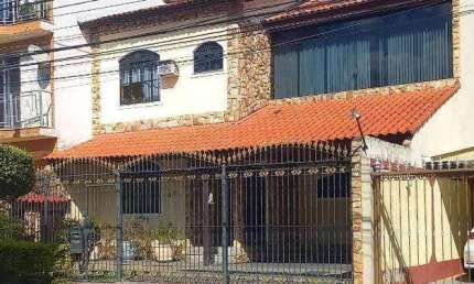 Casa com 3 dormitórios à venda, 300 m² por R$ 1.650.000 - Nova Vila Valqueire.