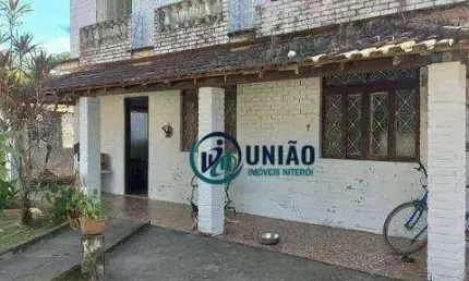 Casa com com excelente terreno e ótima localização,  3 dormitórios à venda, no Engenho do Mato!