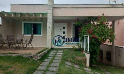 Belíssima casa em condomínio fechado, com 4 dormitórios ( 3 suítes), quintal, piscina e churrasqueira!!