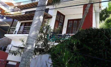 Linda casa com 5 dormitórios, sendo 4 suítes, piscina, quintal, área verde,  à venda, 400 m²  - Camboinhas - Niterói/RJ