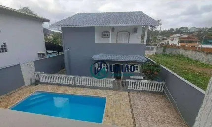 Casa duplex com 3 dormitórios ( entre Trevo e entrada de Camboinhas)